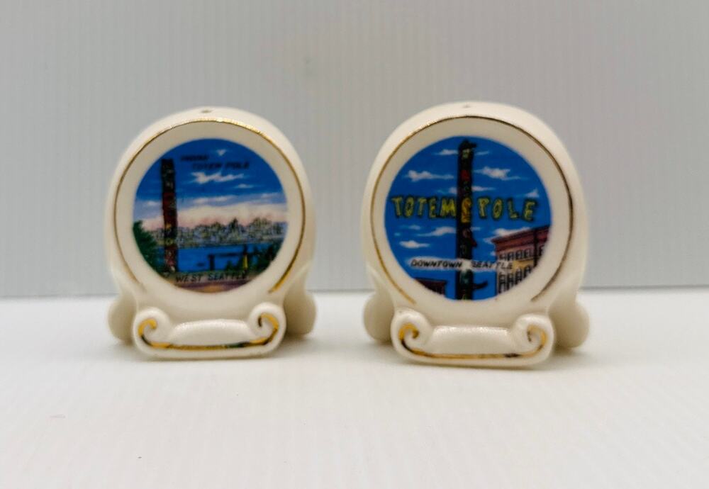 Vintage Seattle Washington Totem Pole Souvenir Salt & Pepper Shakers Set